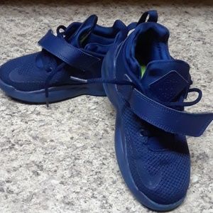 Boys Dark Blue Nikes